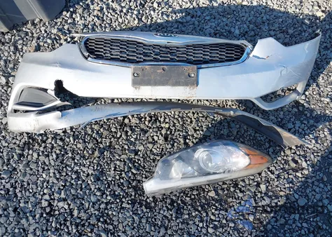 2015 Kia Forte Lx z USA, uszkodzony, nr VIN KNAFX4A62F5429567